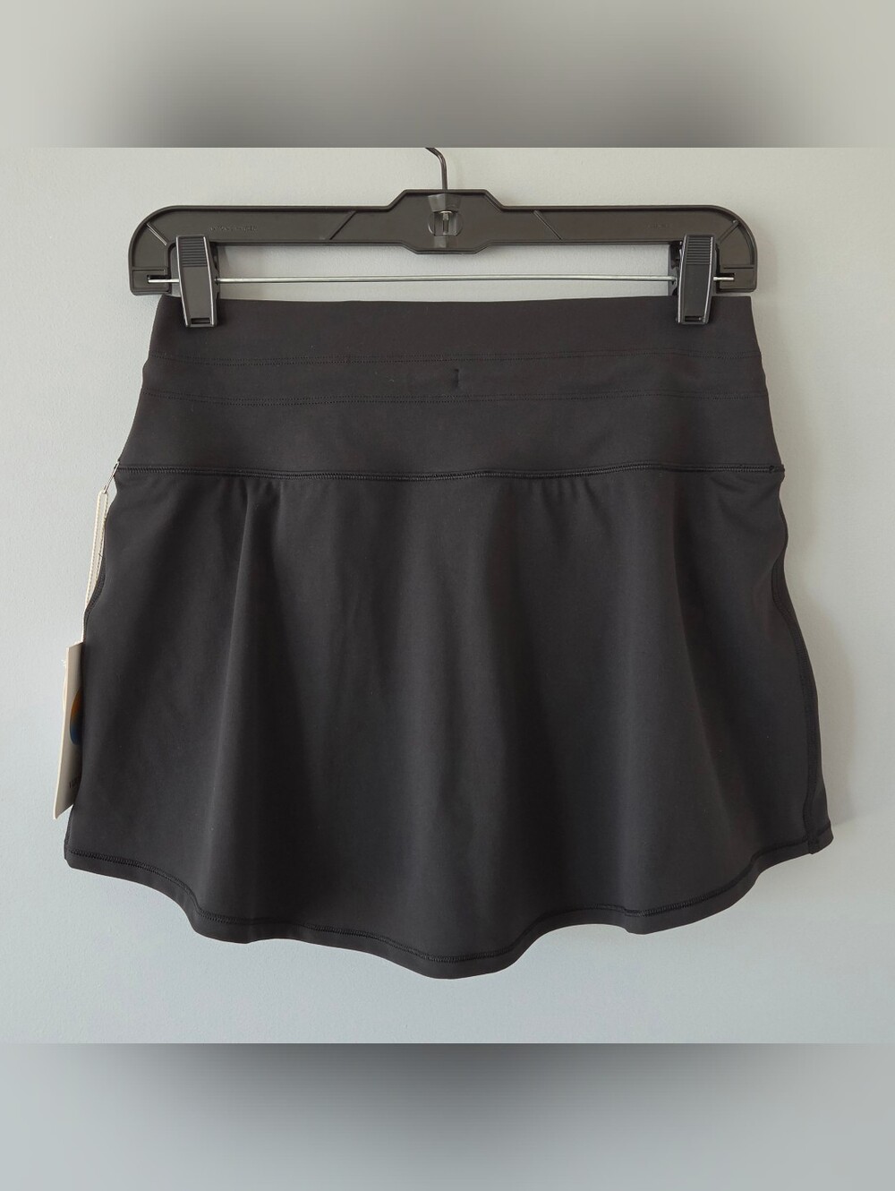 NWT Vuori Women's Daily Skirt Black - 14" Length - Small - VW3102 - Picture 2 of 9